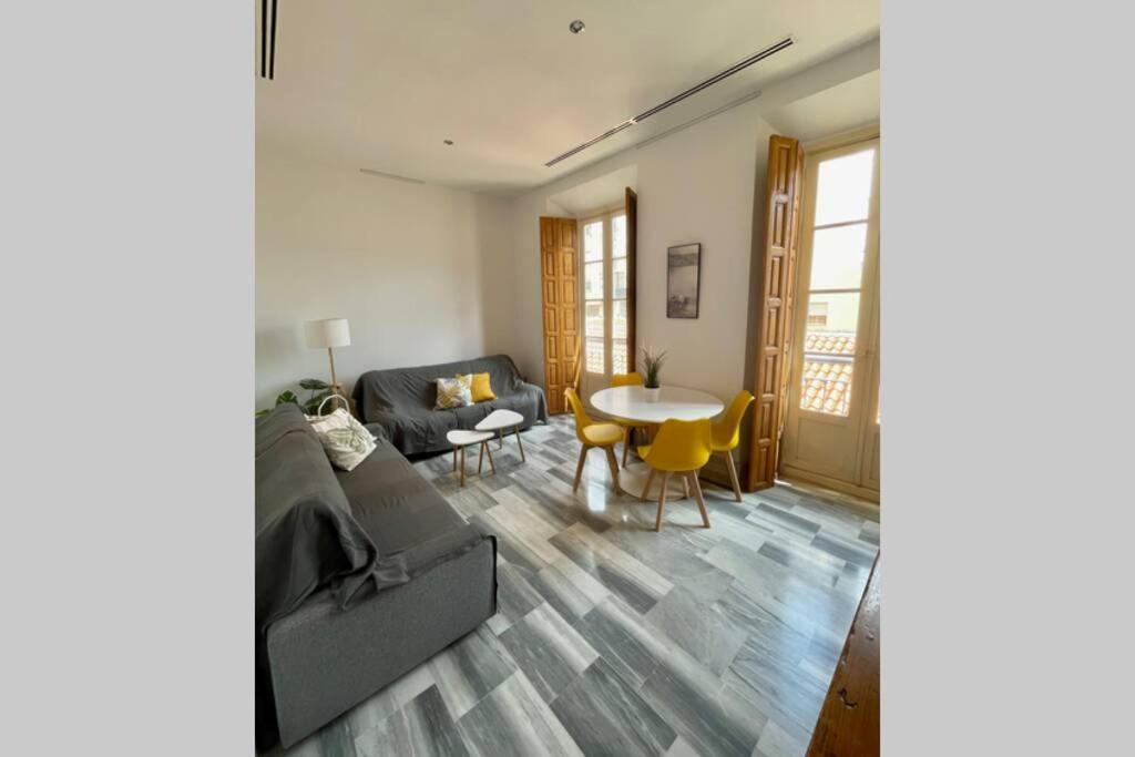 Picasso'S Birth House Charming Apartment Malaga Bagian luar foto